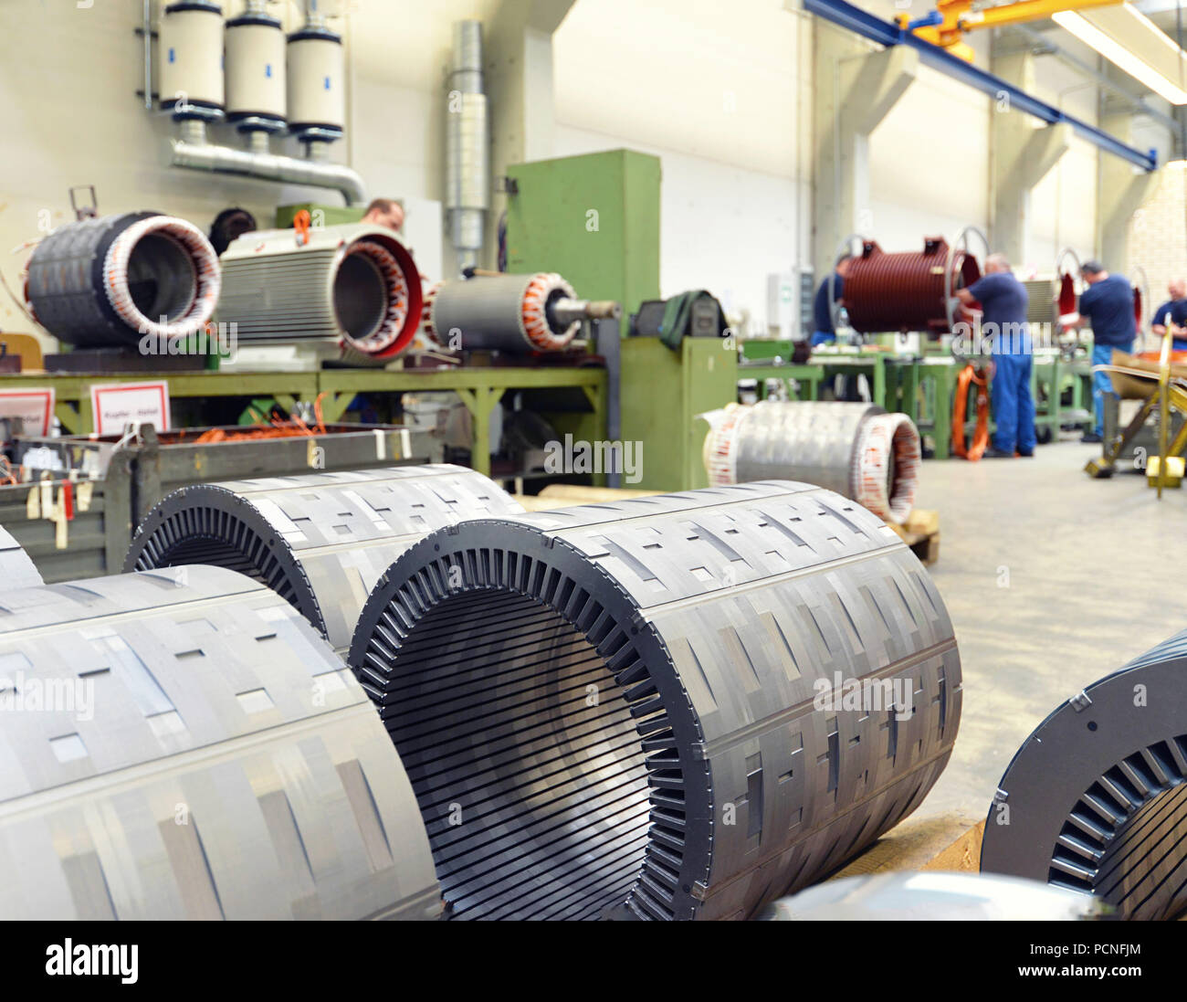 Herstellung von grosse elektronische Motoren in einem Industrieunternehmen - Ausrüstung und Innenausstattung der Produktionshallen Stockfoto