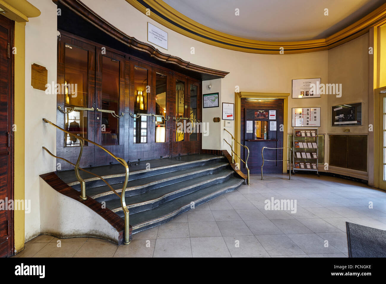 1902 von Konrad Reimer und Friedrich Körte errichtet, 1926 von Oskar Kaufmann umgebaut, Foyer und Kassenhaus Stockfoto