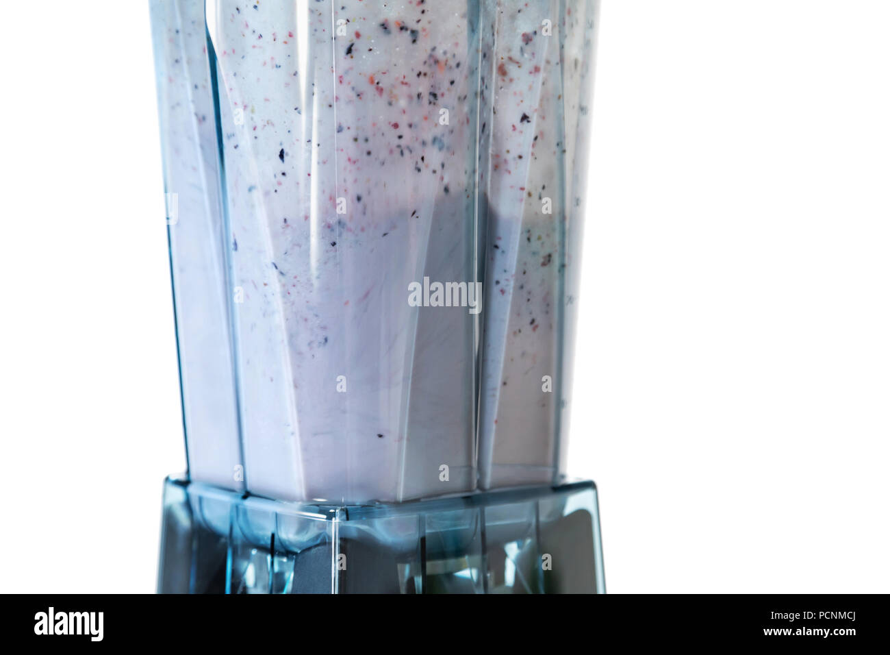 Berry Smoothie. Blending Zutaten für Berry Smoothie mit Whi Stockfoto