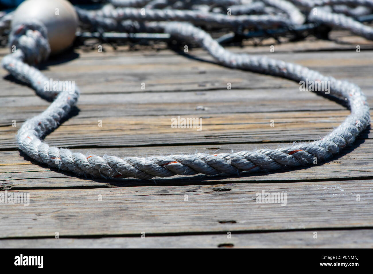 Seil auf einem Pier Stockfoto