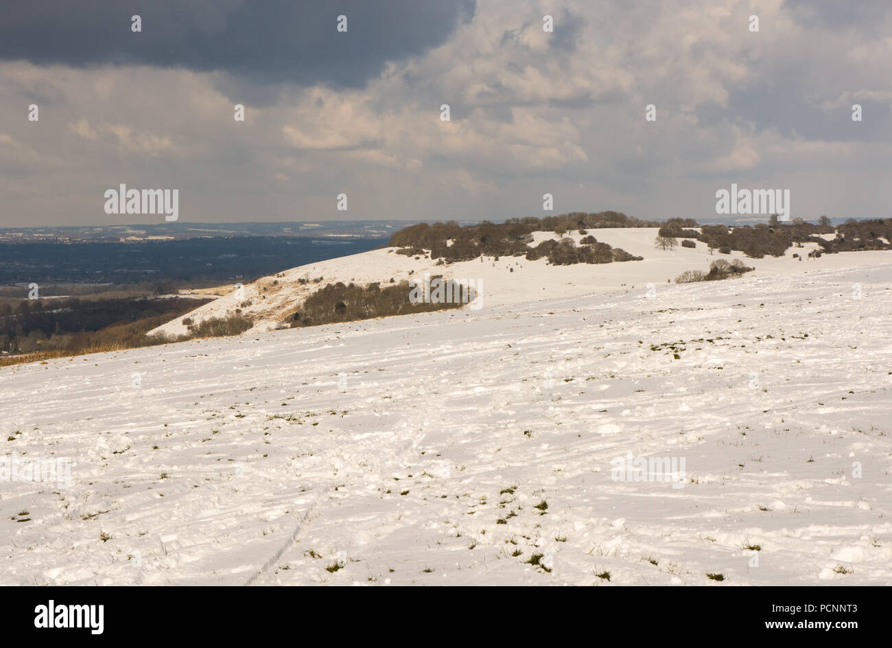 Die South Downs im Schnee. Blick nach Osten vom Teufel Deich in der Nähe von Brighton, East Sussex, England Stockfoto