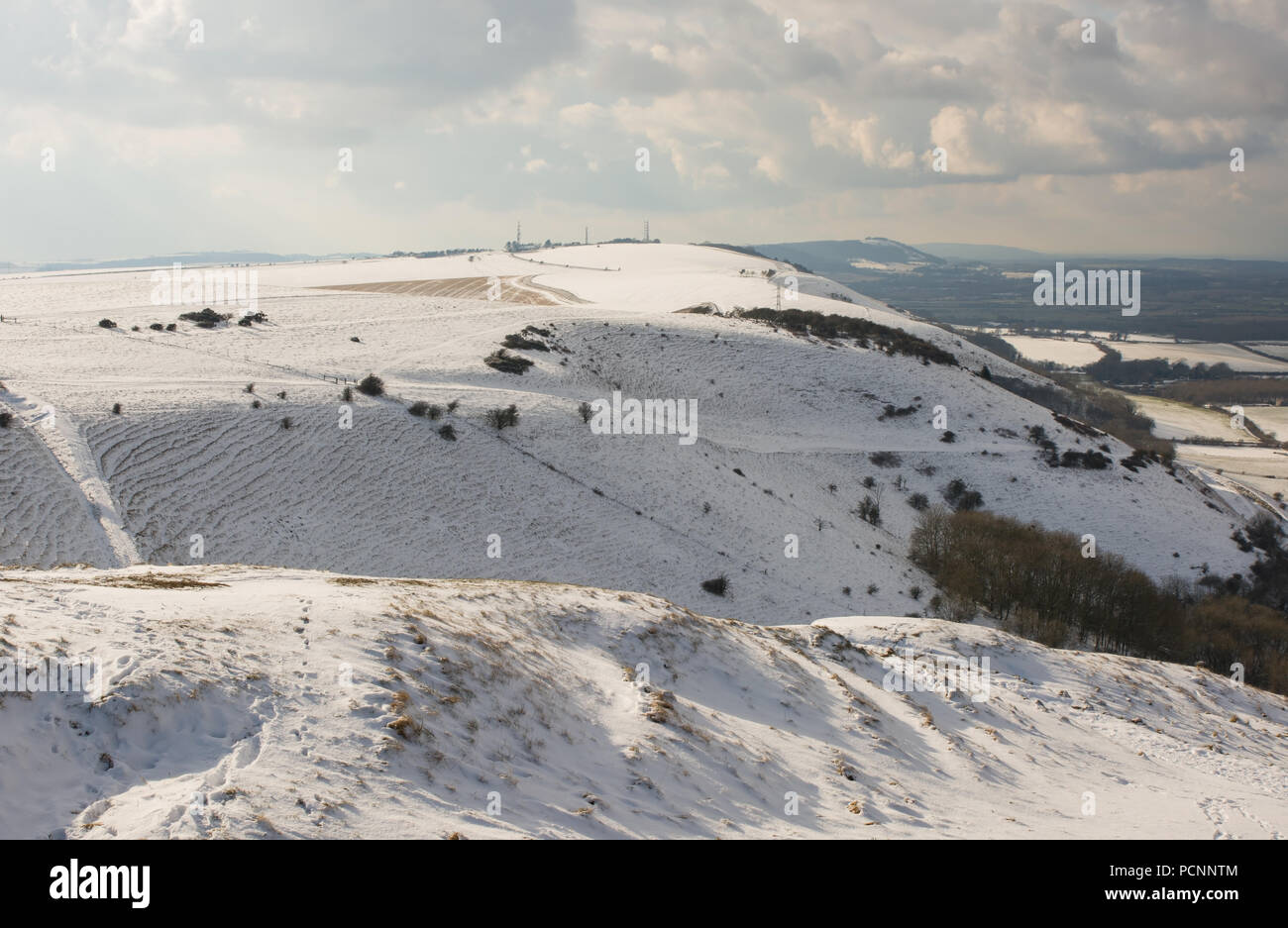 Die South Downs im Schnee. Blick nach Westen von Teufel Deich in der Nähe von Brighton, East Sussex, England Stockfoto
