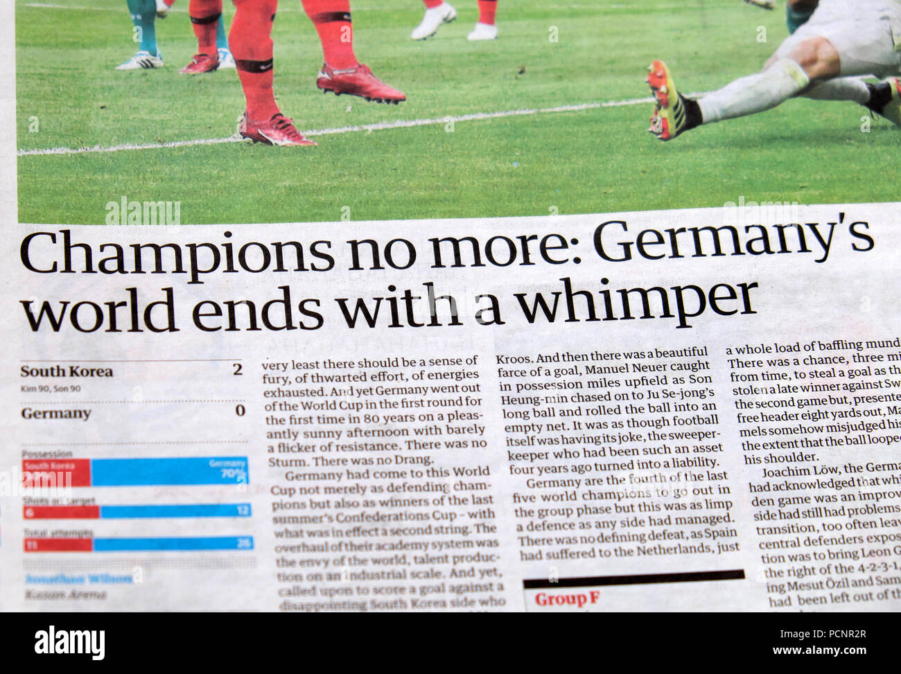 „Champions no more: Germany's world ends with a whimper“, Titelzeile der Guardian-Zeitung, Artikel der Weltmeisterschaft, 27. Juni 2018, London, UK, Europa Stockfoto