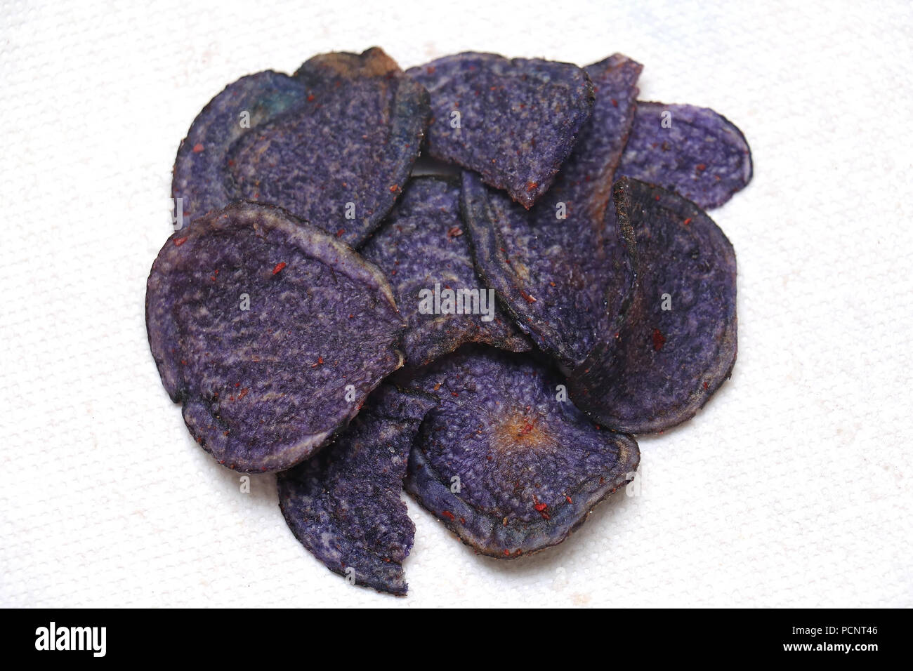 Blaue kartoffelchips -Fotos und -Bildmaterial in hoher Auflösung – Alamy