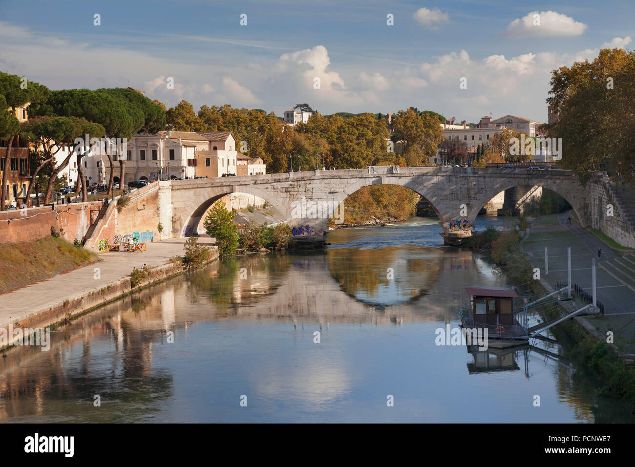 Ponte Cestio Brücke, Tiberinsel, Isola Tiberina, Rom, Latium, Italien Stockfoto