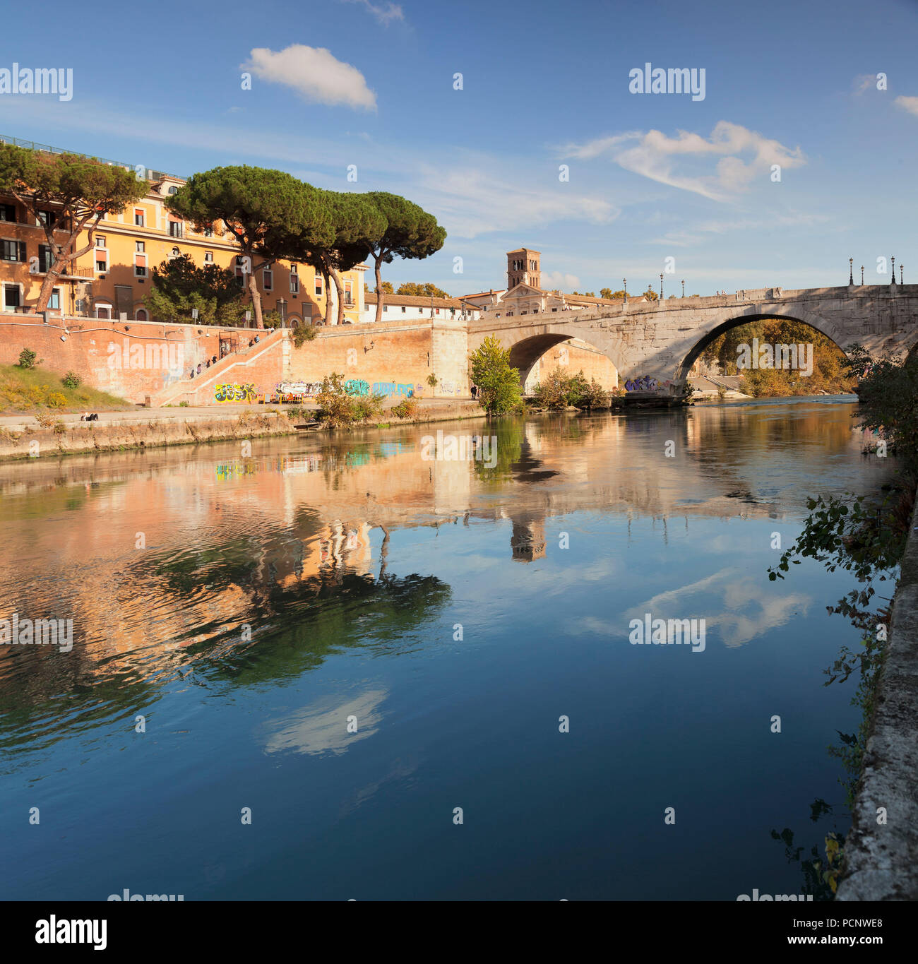 Ponte Cestio Brücke, Tiberinsel, Isola Tiberina, Rom, Latium, Italien Stockfoto