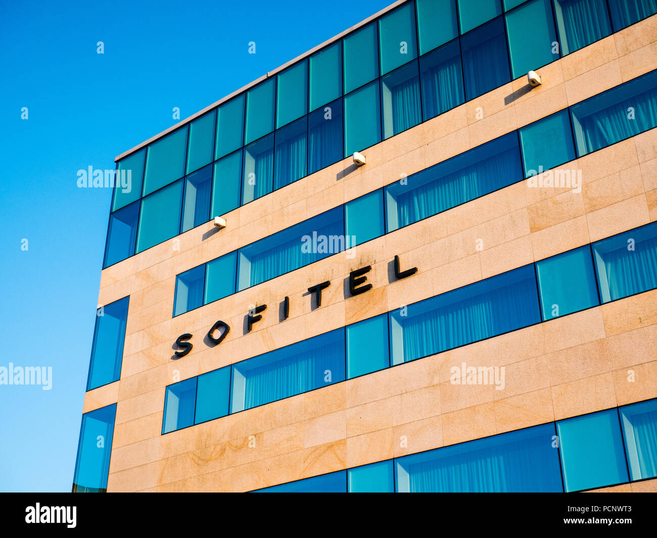 Sofitel Luxury Hotel am Flughafen, Terminal 5, Flughafen Heathrow, London, England, UK, GB. Stockfoto