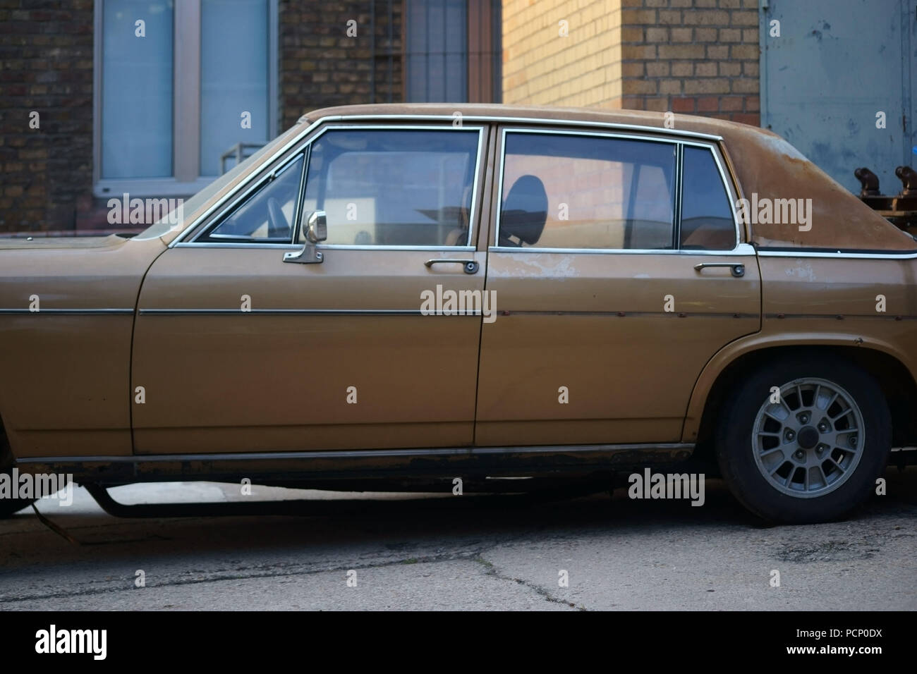 Der Blick auf eine Alte verrostete Oldtimer. Stockfoto