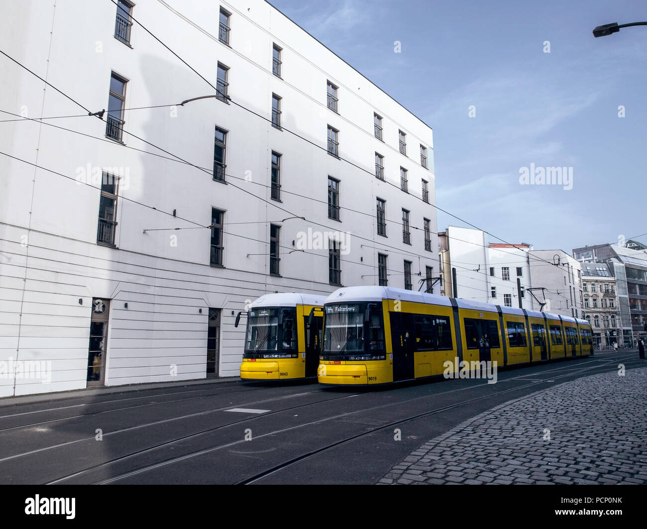 Straßenbahnen am Hackeschen Markt in Berlin. Stockfoto