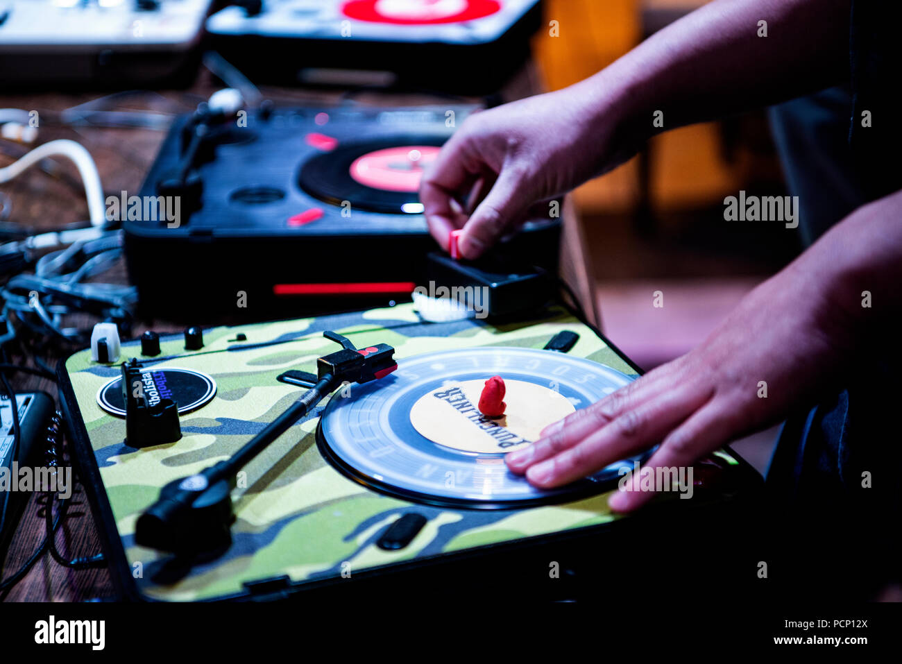 DJ Scratcher Club DJ Portable Turntable Stockfoto