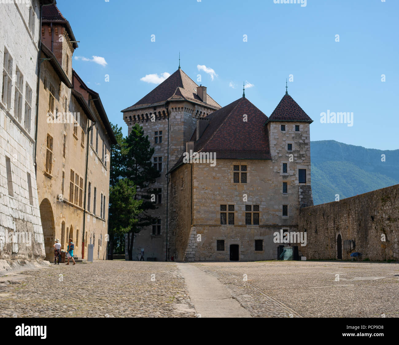 Anzeigen von Annecy befestigte mittelalterliche Burg in der Haute-Savoie in Frankreich Stockfoto