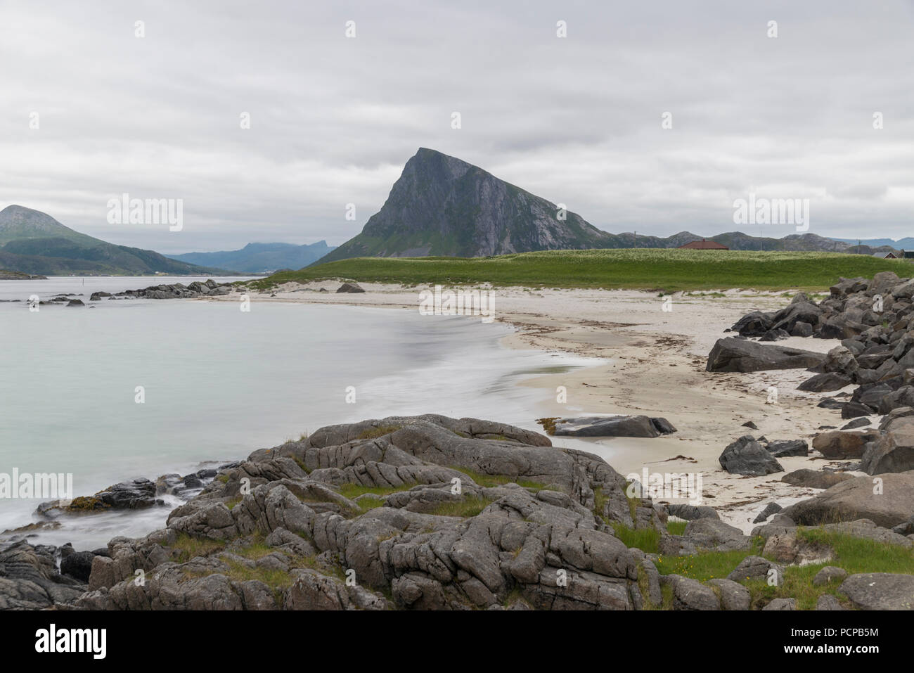 Strand in der Nähe von Myrland, Lofoten, Norwegen Stockfoto