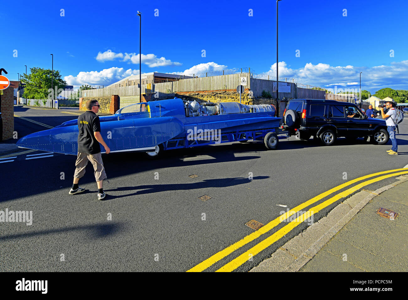 Donald Campbells Bluebird K7 Hydroplane umgebaut in North Shields abgeschleppt aus der Werkstatt von Landrover Stockfoto