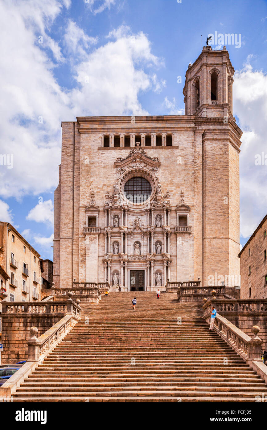 Westfassade und Ansatz Schritte der Kathedrale der Heiligen Maria von Girona, Girona, Katalonien, Spanien. Stockfoto