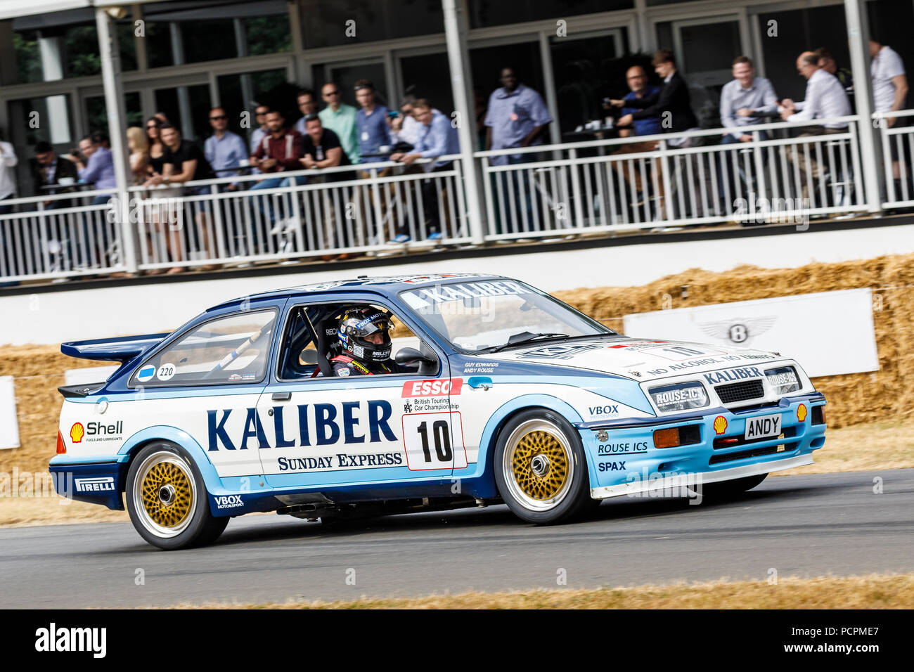 1989 Ford Sierra Cosworth RS 500, die ursprünglich Angetrieben von Andy Rouse, der hier von Calum Lockie am Goodwood Festival 2018 von Geschwindigkeit, Sussex, UK. Stockfoto