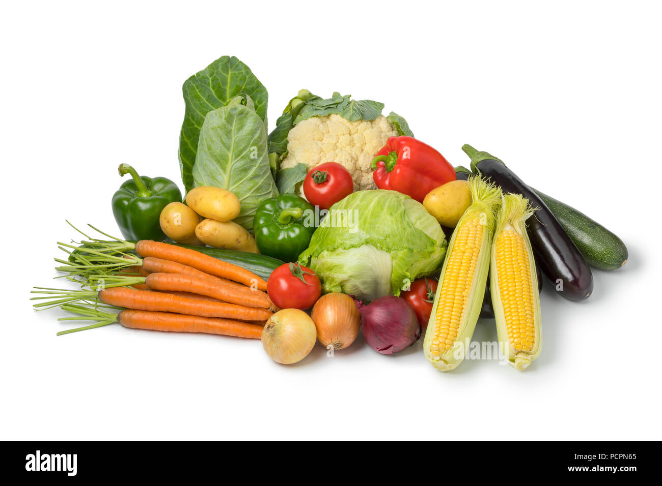 Auswahl an frischem gesunden Gemüse aus ökologischem Anbau auf weißem Hintergrund Stockfoto