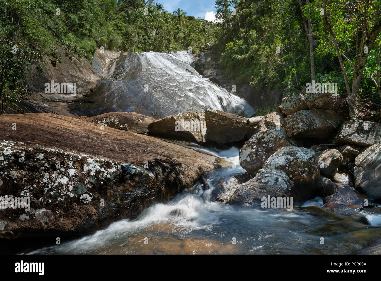 Cachoeira do Chiador Chiador (Wasserfall) in Espera Feliz, Minas Gerais, Brasilien. Caparao Region. Stockfoto