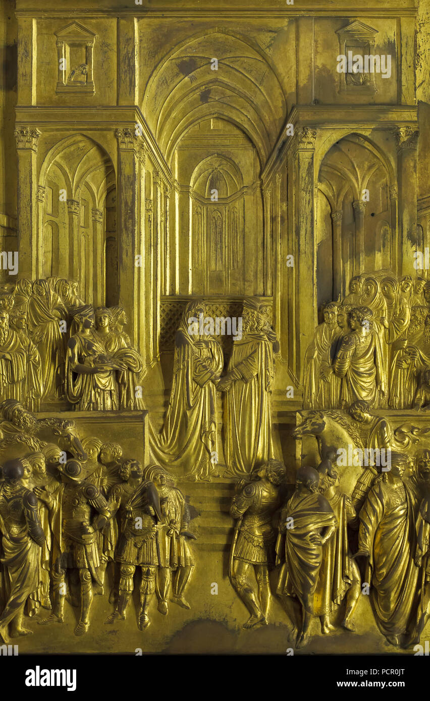 Geschichte von König Salomo und die Königin von Saba in der Systemsteuerung aus vergoldeter Bronze die Tore des Paradieses (Porta del Paradiso), entworfen von der italienischen Frührenaissance Bildhauer Lorenzo Ghiberti für die in Florenz Baptisterium (Battistero di San Giovanni) dargestellt, nun im Museo dell'Opera del Duomo (Museum der Werke der Dom von Florenz) in Florenz, Toskana, Italien. Stockfoto