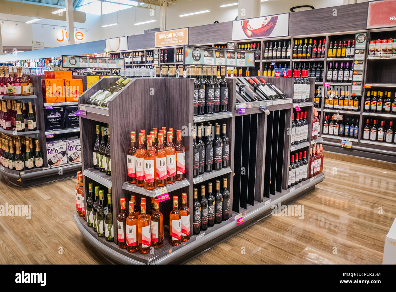 Alkohol Abschnitt in Lebensmittelgeschäft Kanada Stockfoto