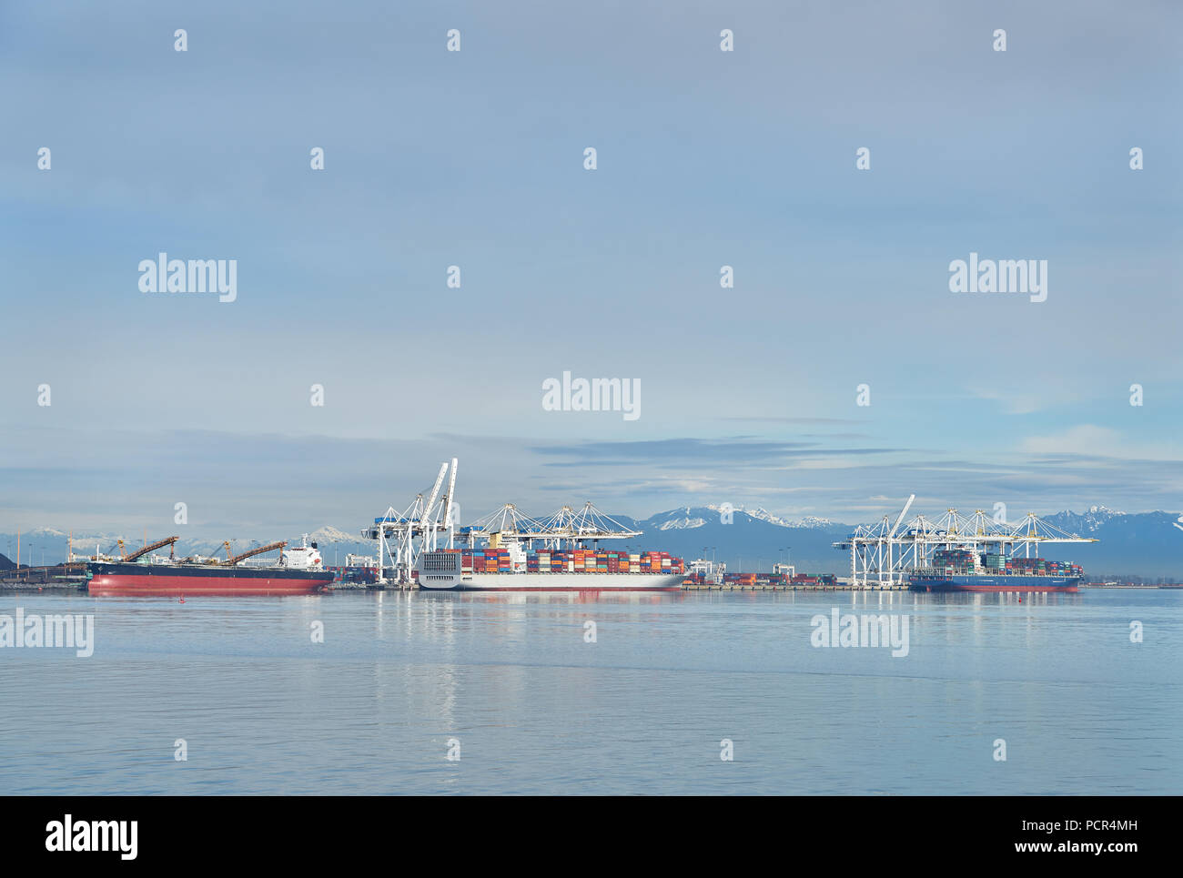 Delta Hafen Frachter, British Columbia. Die industrielle Waterfront von Delta, British Columbia. British Columbia, Kanada. Stockfoto