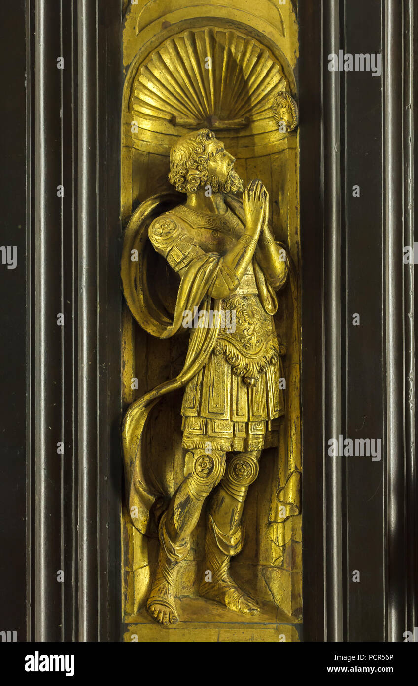 Biblische Figur dargestellt im Detail die Tore des Paradieses (Porta del Paradiso), entworfen von der italienischen Frührenaissance Bildhauer Lorenzo Ghiberti für die in Florenz Baptisterium (Battistero di San Giovanni), nun im Museo dell'Opera del Duomo (Museum der Werke der Dom von Florenz) in Florenz, Toskana, Italien. Stockfoto