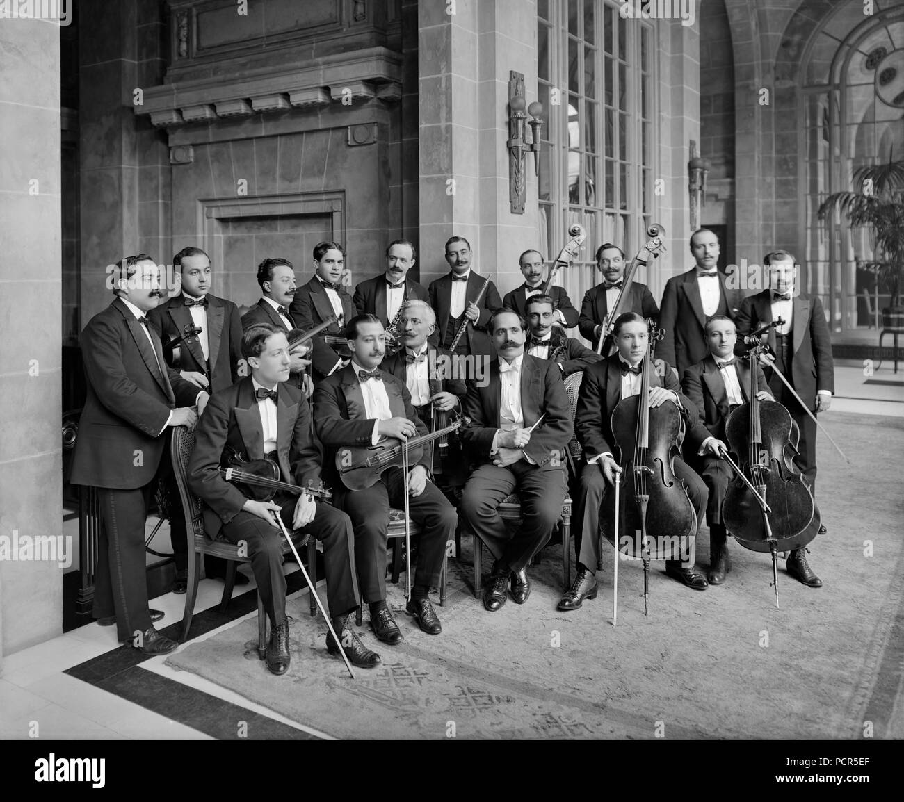 Orchester der Midland Adelphi Hotel, Liverpool, Merseyside, 1914. Artist: Bedford Lemere und Unternehmen. Stockfoto