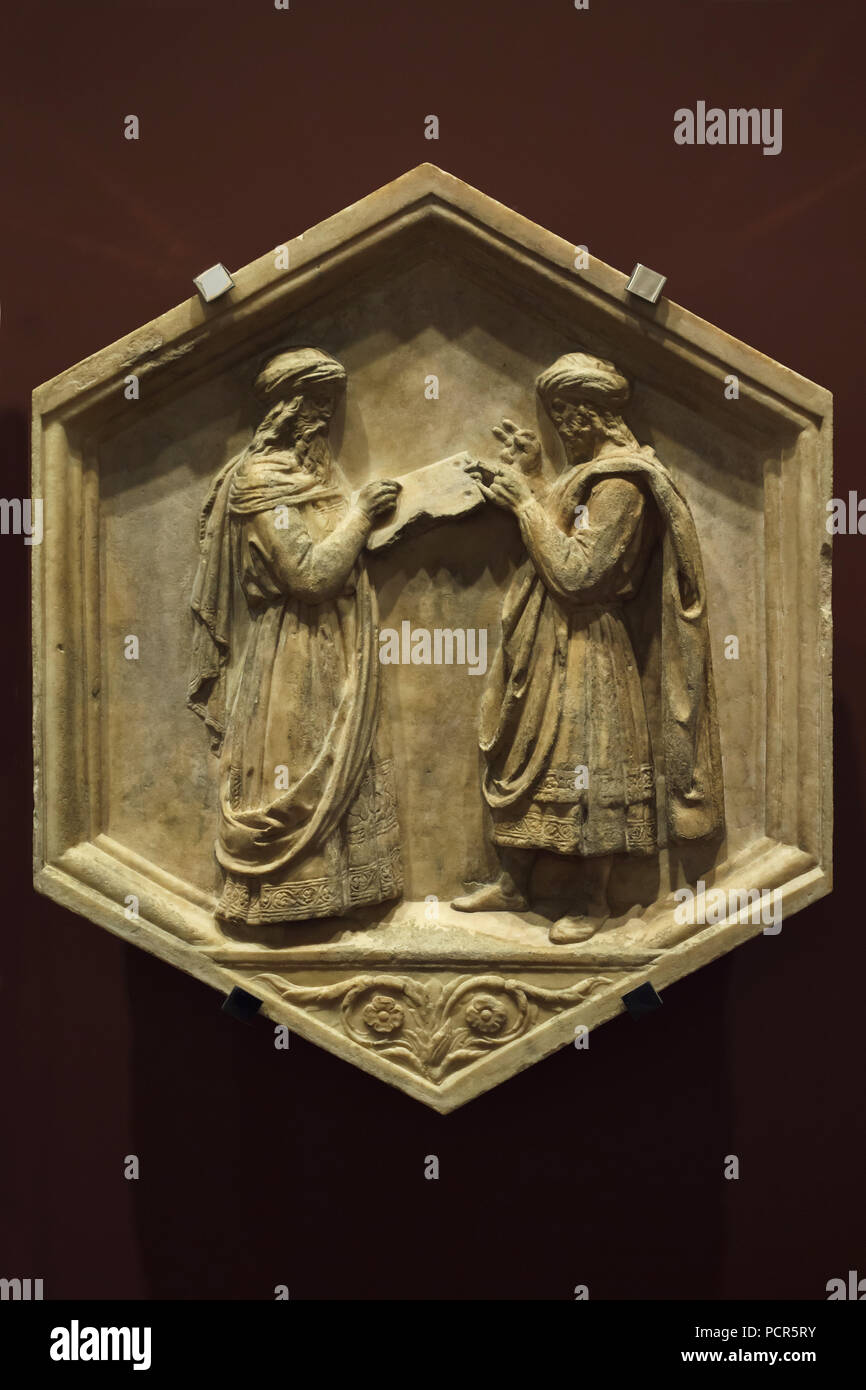 Antike griechische Mathematiker Euklid und Pythagoras als Personifikation von Geometrie und Arithmetik in der sechseckigen Relief dargestellt durch die italienische Renaissance Bildhauers Luca della Robbia (1437-1439) aus der Giotto Campanile (Campanile di Giotto), nun im Museo dell'Opera del Duomo (Museum der Werke der Dom von Florenz) in Florenz, Toskana, Italien. Stockfoto