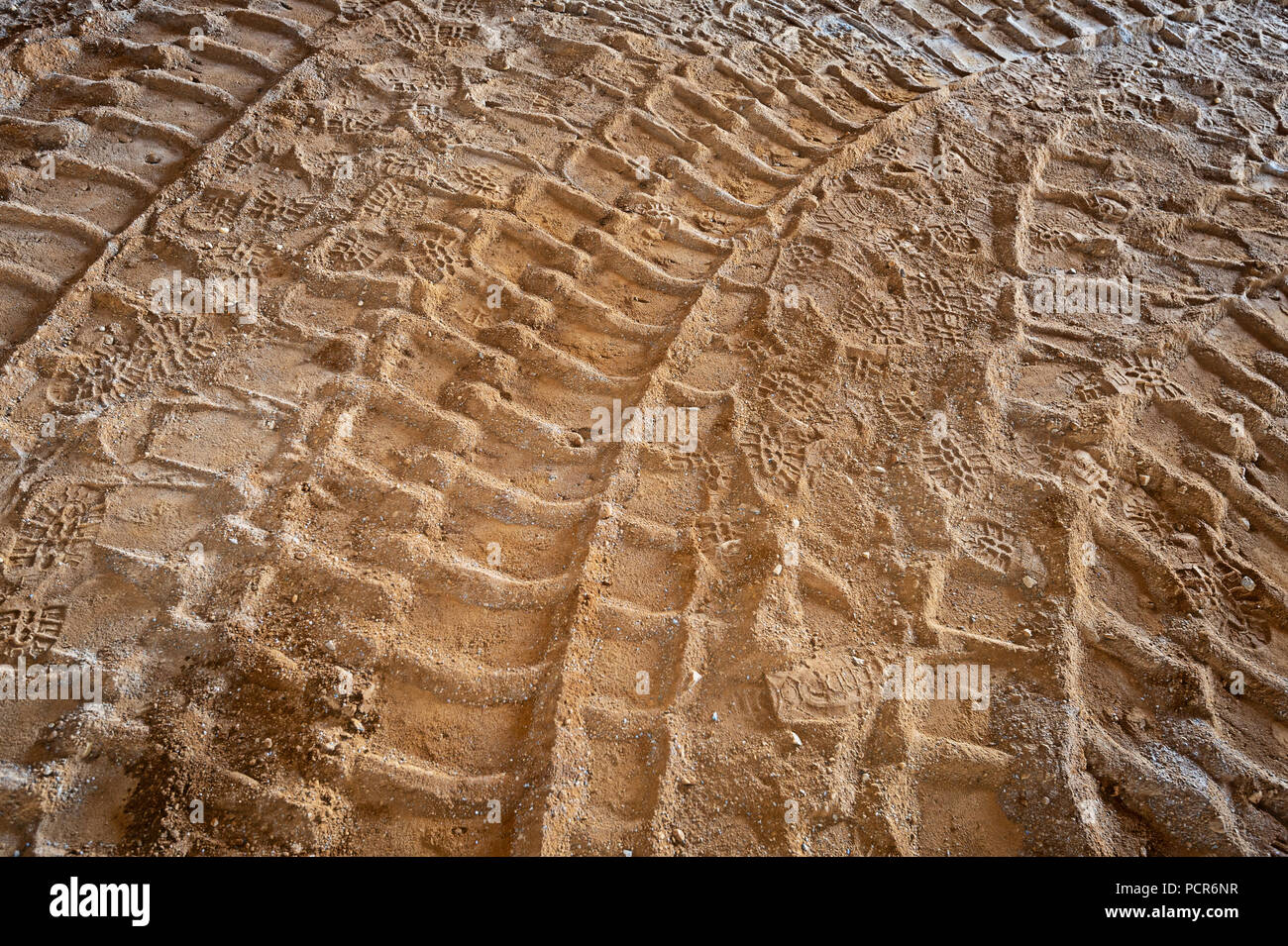 Lkw-Reifen Spuren im Sand an der Baustelle, New Jersey, USA Stockfoto