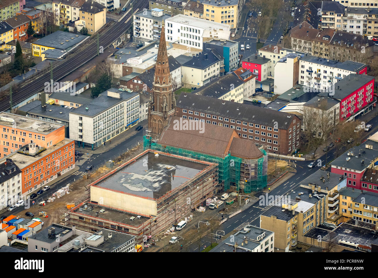 Bochumer Symphoniker Stiftung, Bochum Music Center, St. Marienkirche mit der Shell der Bochumer Symphoniker, Bochum, Ruhrgebiet, Nordrhein-Westfalen, Deutschland Stockfoto