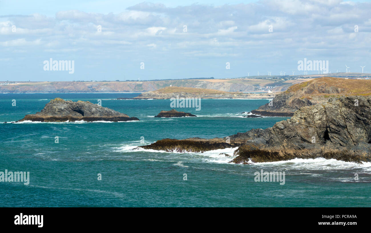 Blick über die Küste bei Polly Witz und darüber hinaus zu Crantock und Newquay Stockfoto