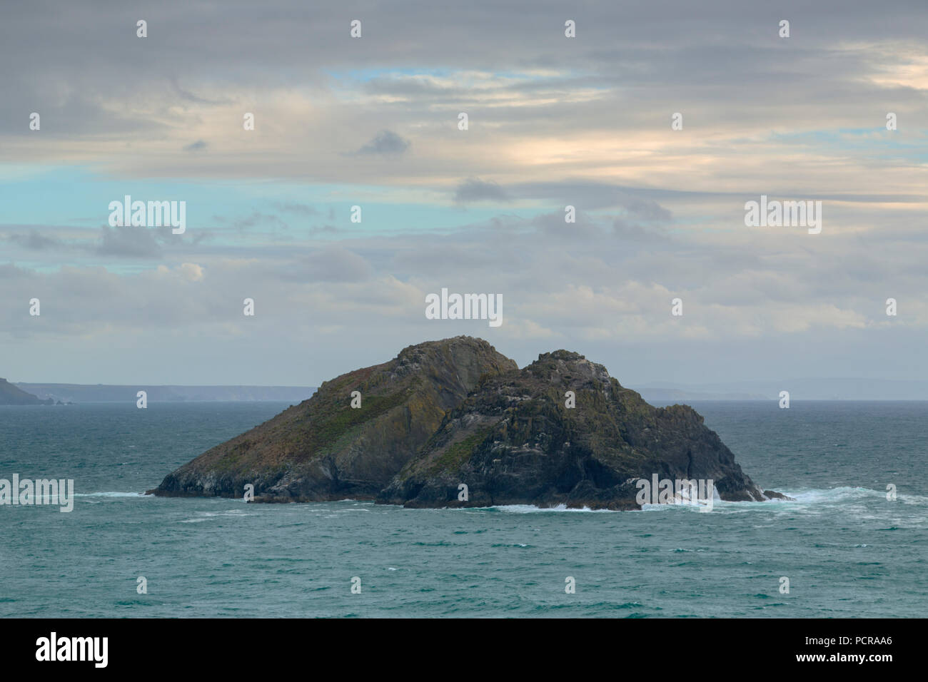 Carters Rocks Off Holywell Bay an der Nordküste von Cornwall Stockfoto
