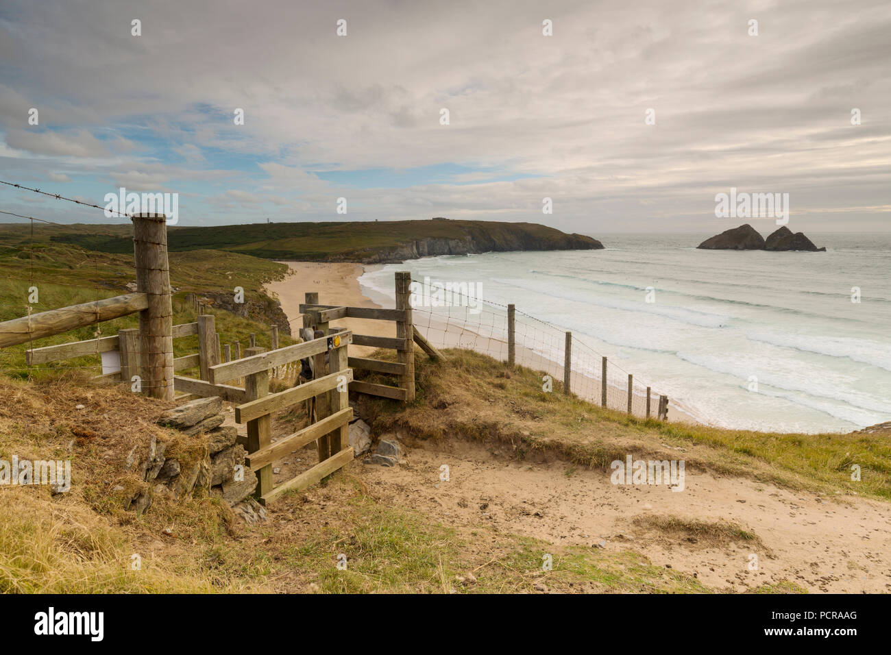 Von der Küste weg in Holywell Bay und Carters Felsen in North Cornwall suchen Stockfoto
