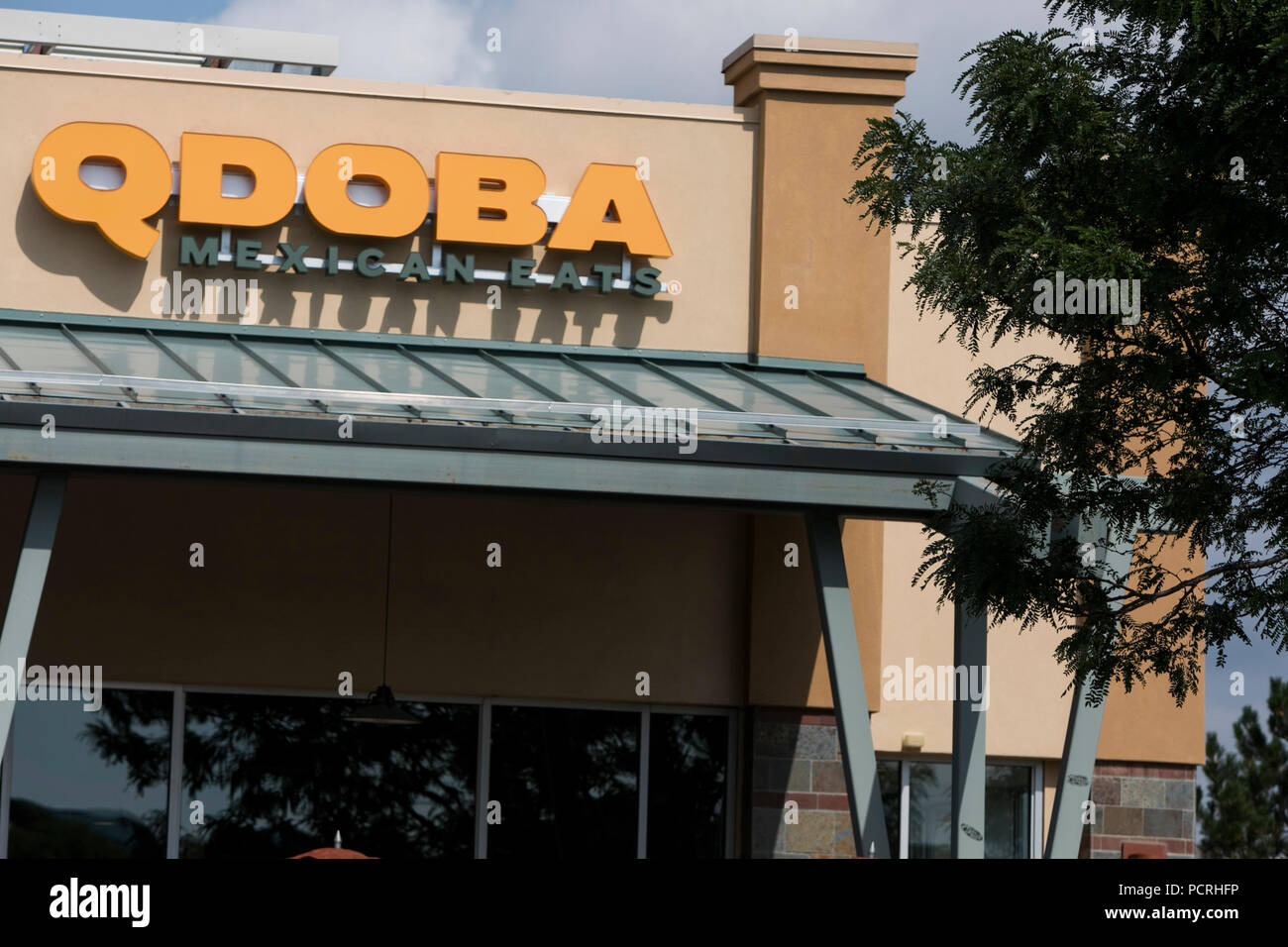 Ein logo Zeichen außerhalb eines Qdoba Mexican isst fast Casual Restaurant Lage in Broomfield, Colorado, am 23. Juli 2018. Stockfoto