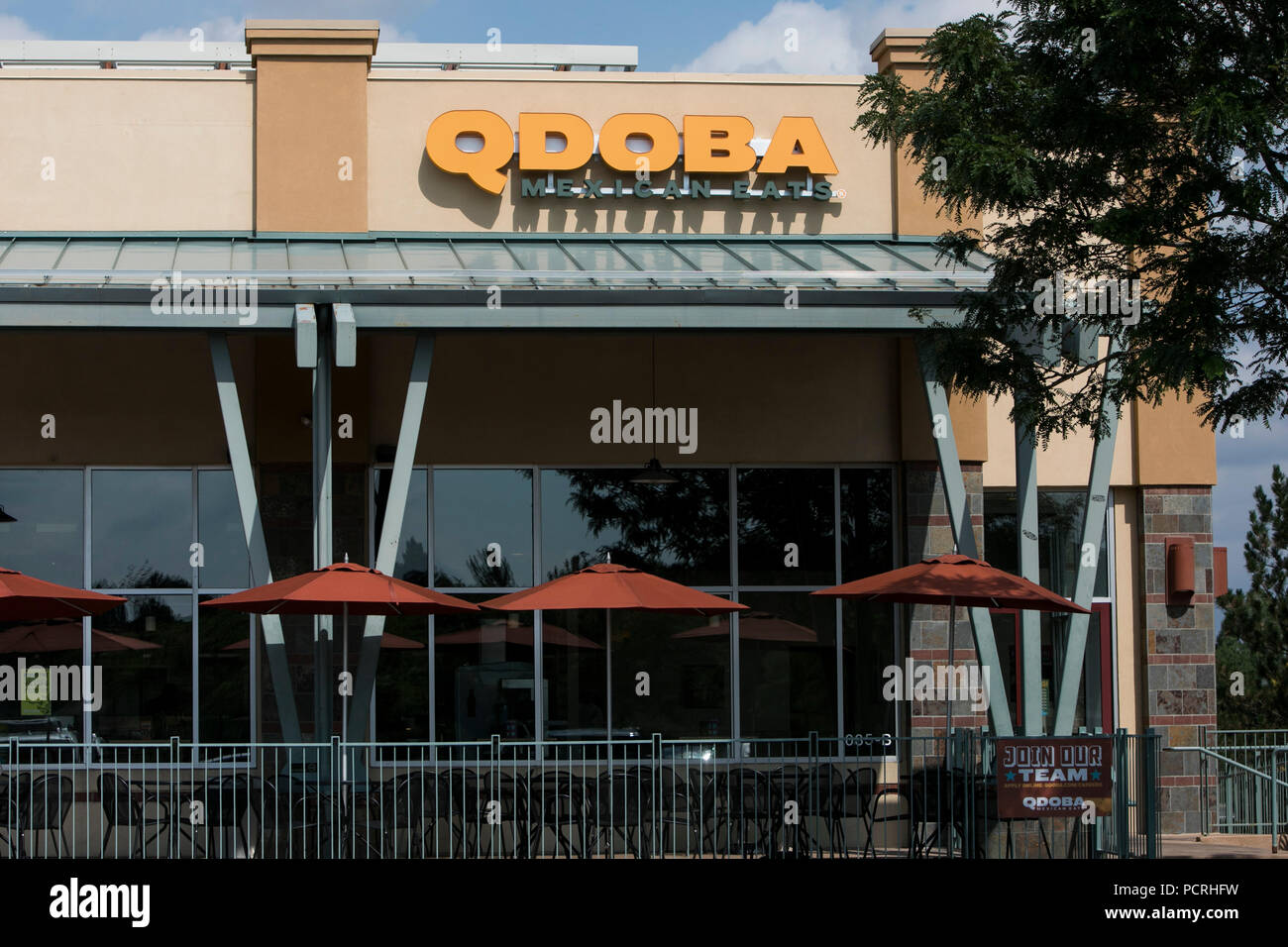 Ein logo Zeichen außerhalb eines Qdoba Mexican isst fast Casual Restaurant Lage in Broomfield, Colorado, am 23. Juli 2018. Stockfoto