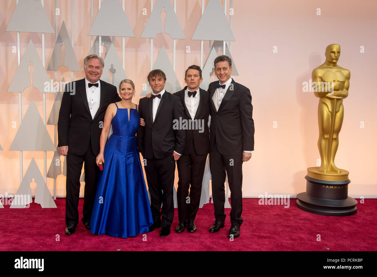 HOLLYWOOD, CA - 22. Februar: Jonathan Sehring,, Cathleen Sutherland, Richard Linklater und Ethan Hawke mit John sloss kommt bei der 87. jährlichen Academy Awards in Hollywood & Highland Center am 22. Februar 2015 in Hollywood, Kalifornien. Personen: Jonathan Sehring,, Cathleen Sutherland, Richard Linklater und Ethan Hawke mit John sloss Stockfoto