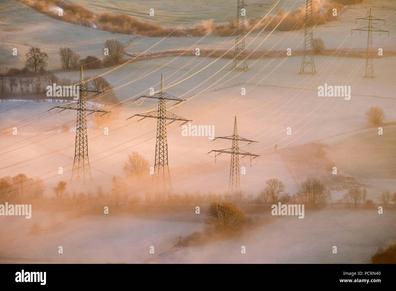 Overland Stromleitungen, Sonnenaufgang über Hamm, Luftaufnahme von Hamm, Ruhrgebiet Stockfoto