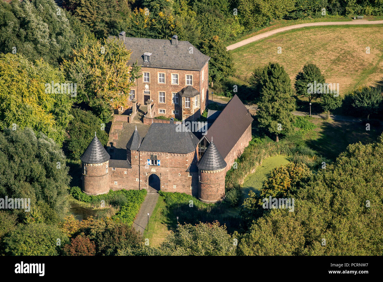 Luftaufnahme, Wasserburg Vondern, Burg Vondern, Oberhausen, Ruhrgebiet, Nordrhein-Westfalen, Deutschland, Europa Stockfoto