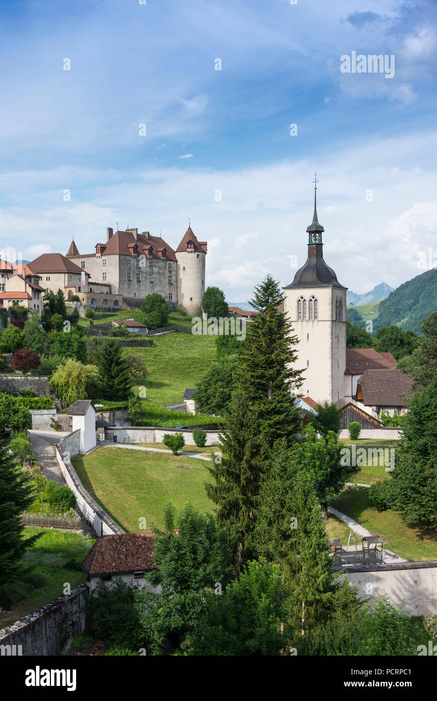 Blick auf die Stadt und die Burg, Bulle, Kanton Freiburg, West Switzerland,  Schweiz Stockfotografie - Alamy