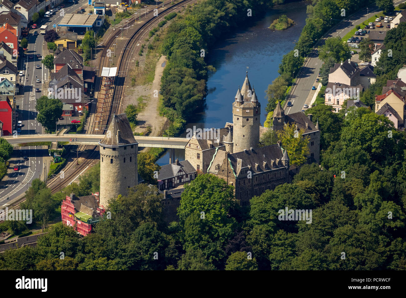 Luftaufnahme, neuen Aufzug Burg Altena, Jugendherberge Altena, Altena, Sauerland, Nordrhein-Westfalen, Deutschland Stockfoto