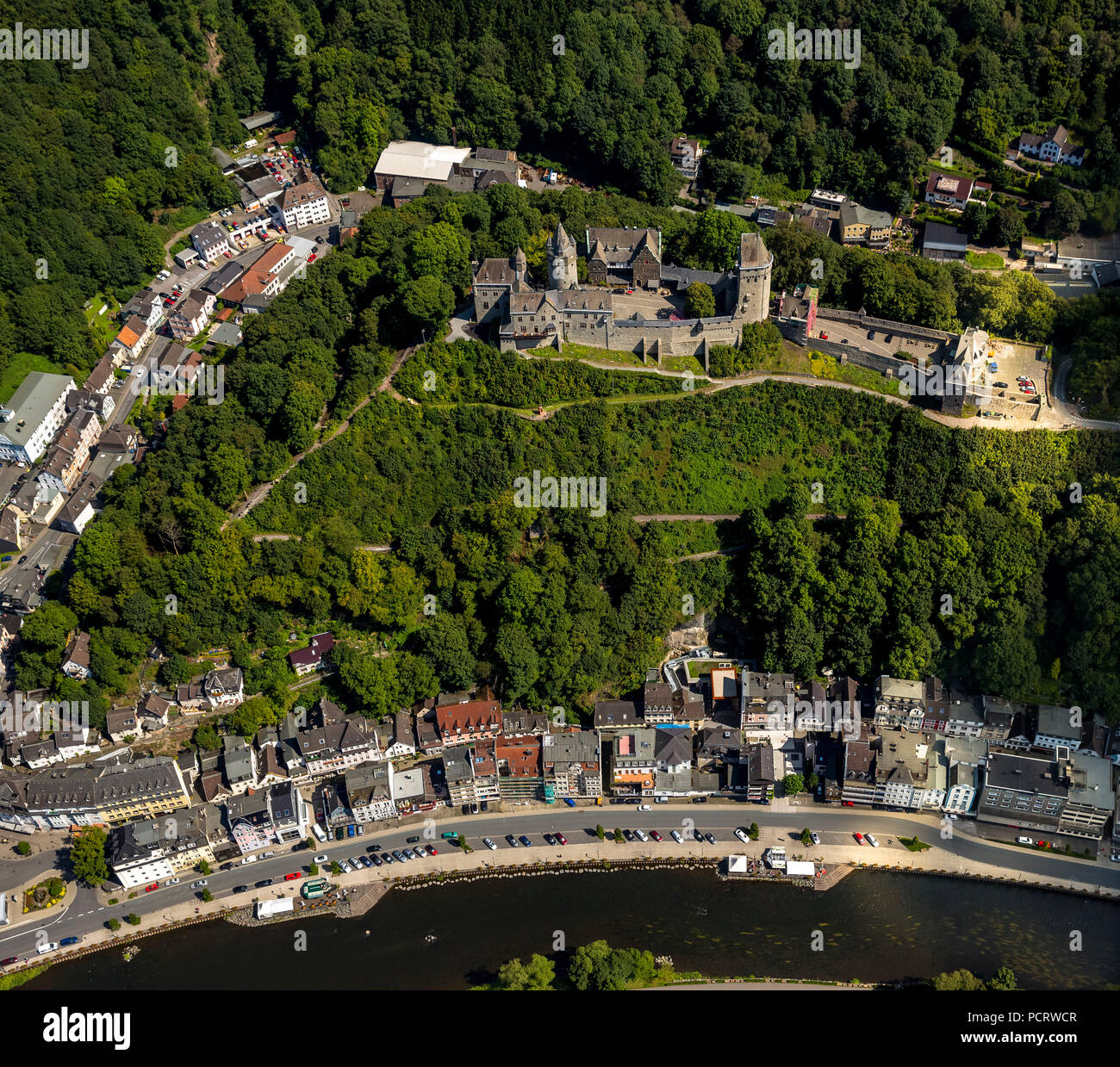 Luftaufnahme, neuen Aufzug Burg Altena, Altena, Sauerland, Nordrhein-Westfalen, Deutschland Stockfoto
