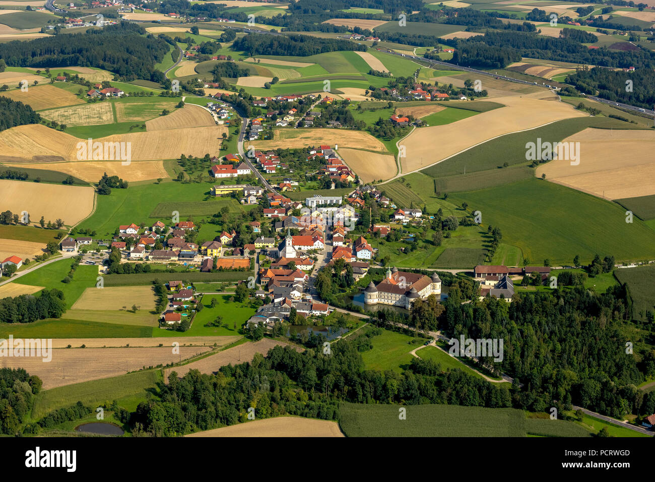 Luftaufnahme, Schloss, wasserschloss Aistersheim aus der späten Renaissance, Dirisam, Oberösterreich, Österreich Stockfoto