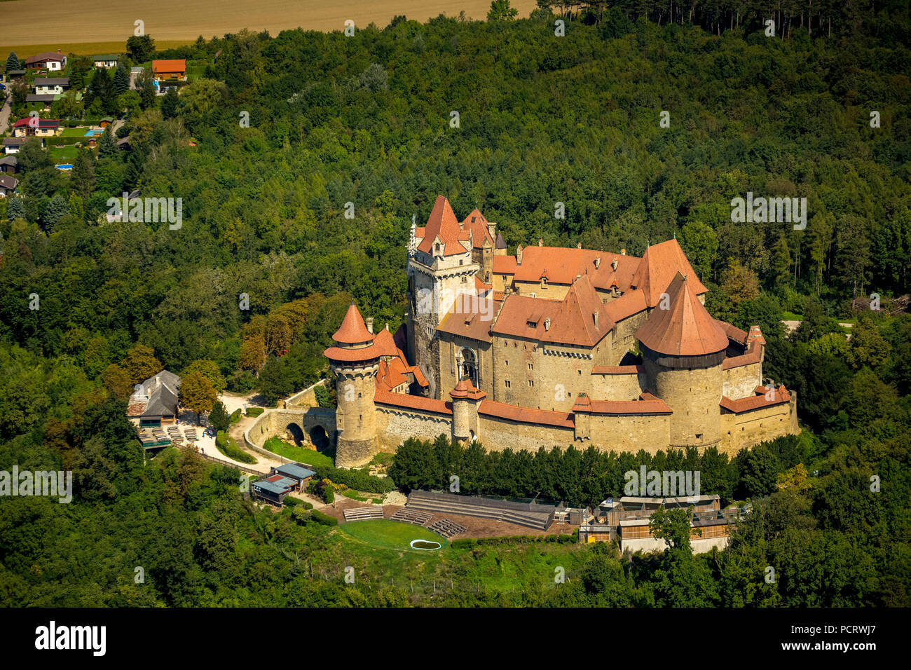Luftaufnahme, Burg Kreuzenstein, mittelalterliche Burg, Leobendorf, Lower Austria, Austria Stockfoto