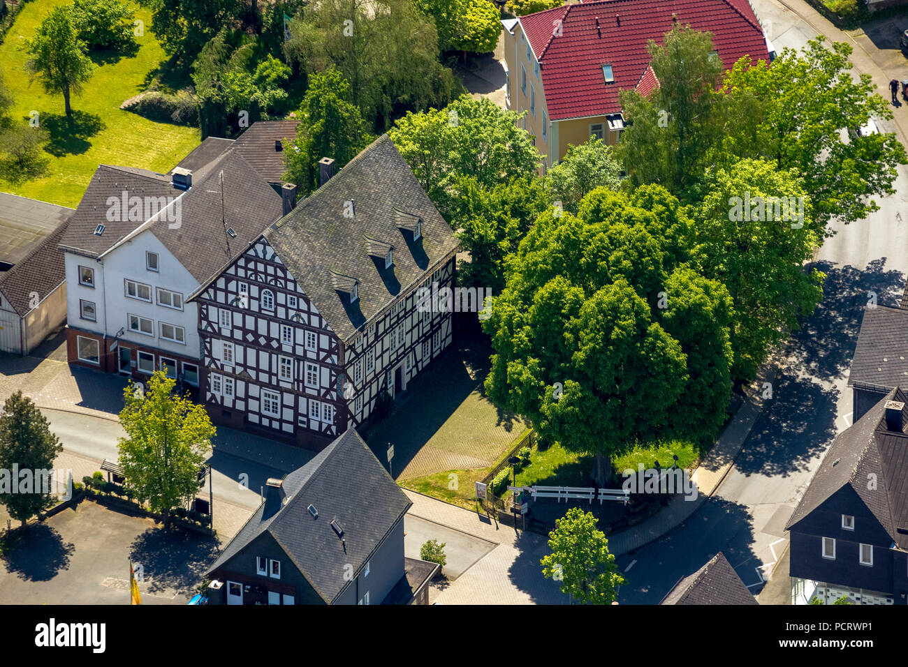 Fachwerkhäuser, die Stoltz Haus Königsstraße 49, Altstadt, Luftaufnahme, Bad Laasphe, Siegen-Wittgenstein, Nordrhein-Westfalen, Deutschland Stockfoto