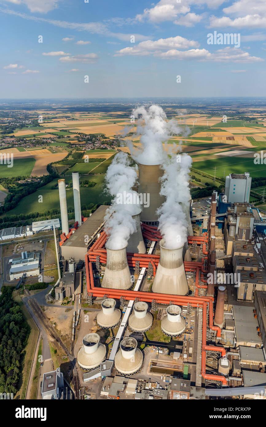 Kraftwerk Niederaußem, RWE Power, Power Generation, Braunkohlekraftwerk, Grundlast Kraftwerk, Schornsteine, Spur von Rauch, Bergheim, Niederrhein, Nordrhein-Westfalen, Deutschland, Europa Stockfoto