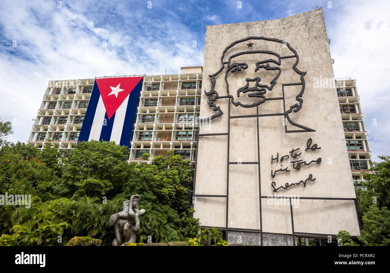 Ernesto Che Guevara als Kunst Installation und Propaganda Kunstwerke an einer Hauswand am Platz der Revolution, Haus Wand des Innenministeriums, La Habana, Havanna, La Habana, Kuba, Kuba Stockfoto