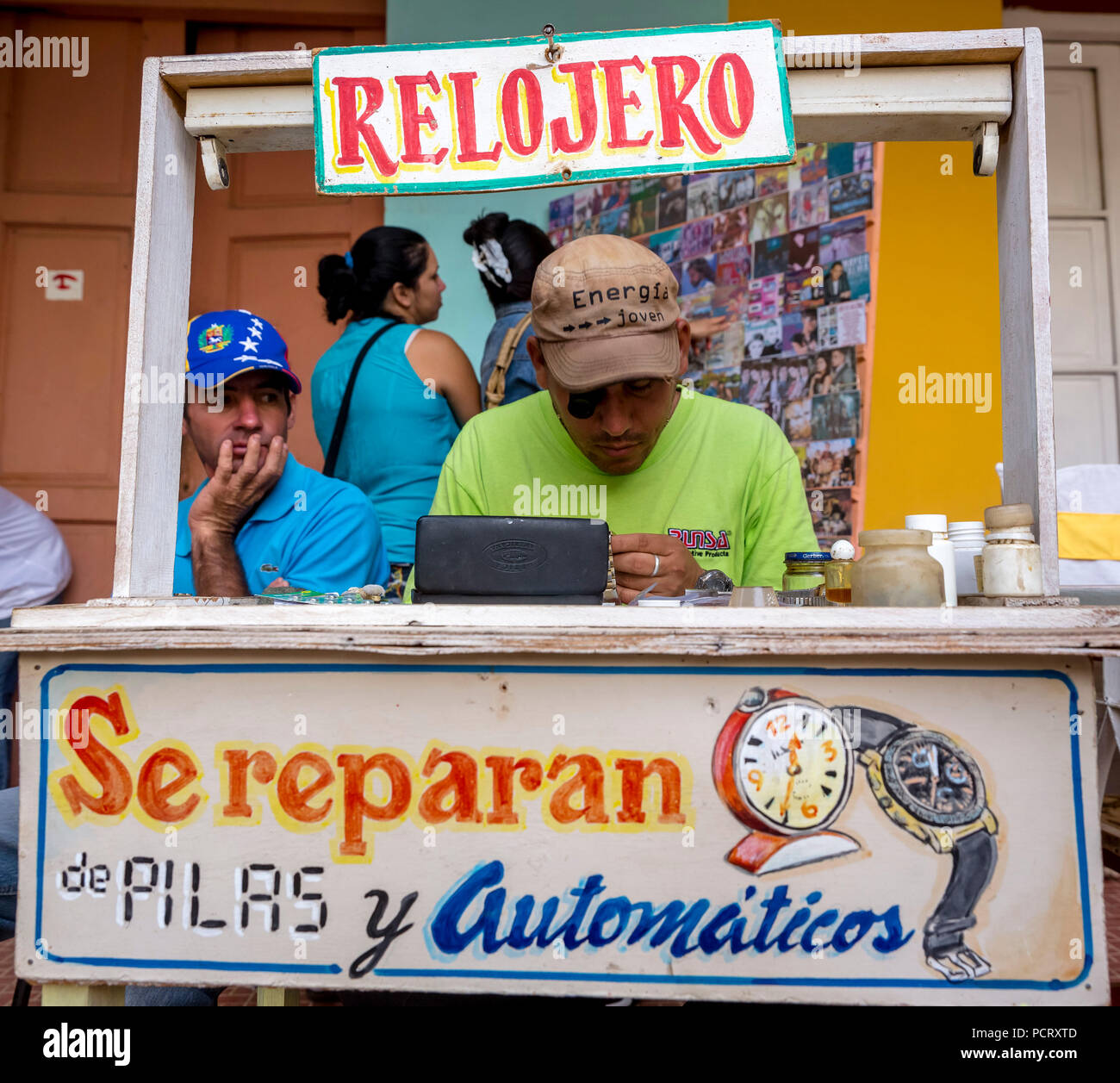 Uhrmacher auf der Straße in Vinales, Viñales, Kuba, Pinar del Río, Kuba, Reisen, Insel, Großen Antillen, Stockfoto