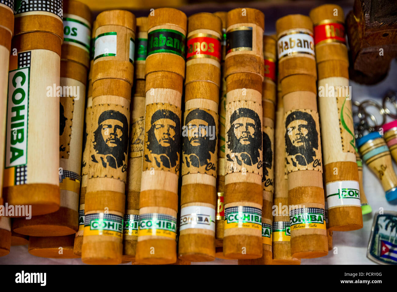 Wickelte kubanische Zigarren mit einem Ernesto Che Guevara Aufdruck, Trinidad, Kuba, Sancti Spíritus, Kuba Stockfoto