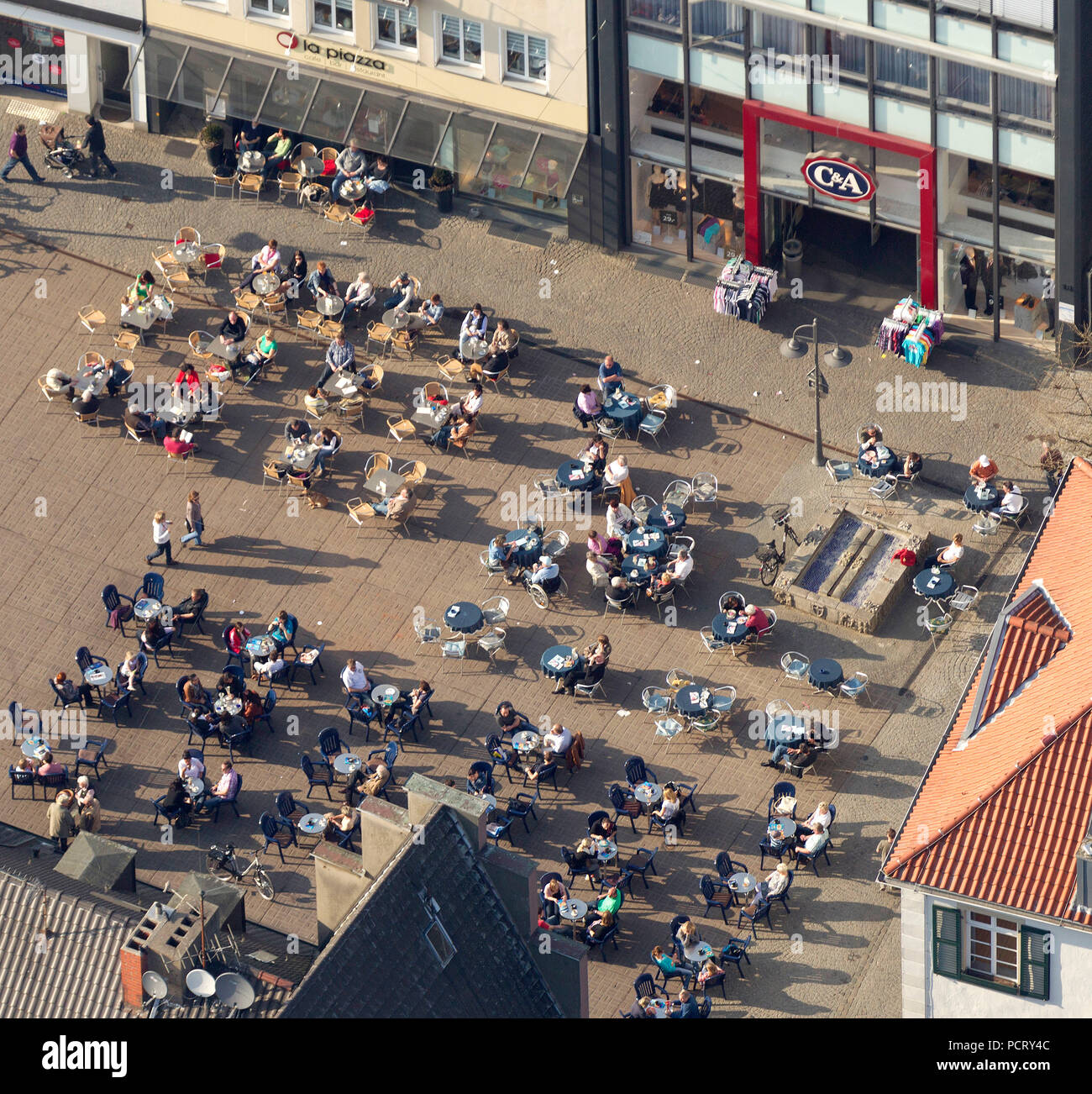 Luftaufnahme, Historisches Rathaus altes Rathaus, outdoor Gastronomie, Tisch und Stühlen, Dorsten, Ruhrgebiet, Nordrhein-Westfalen, Deutschland, Europa Stockfoto