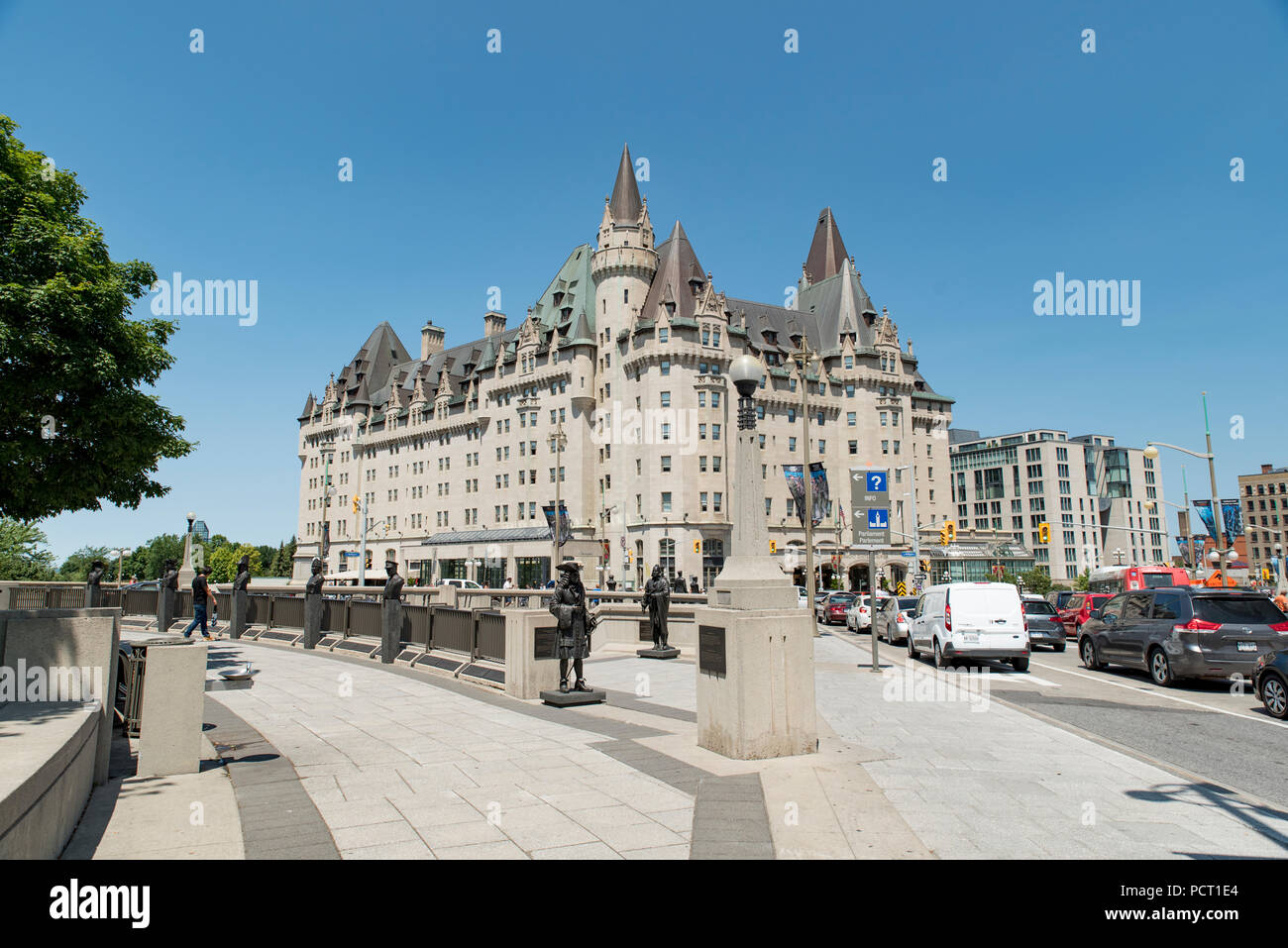 Ottawa, Ontario, Kanada. Fairmont Chateau Laurier von Elgin Street südlich der Kreuzung mit der Wellington gesehen. Stockfoto