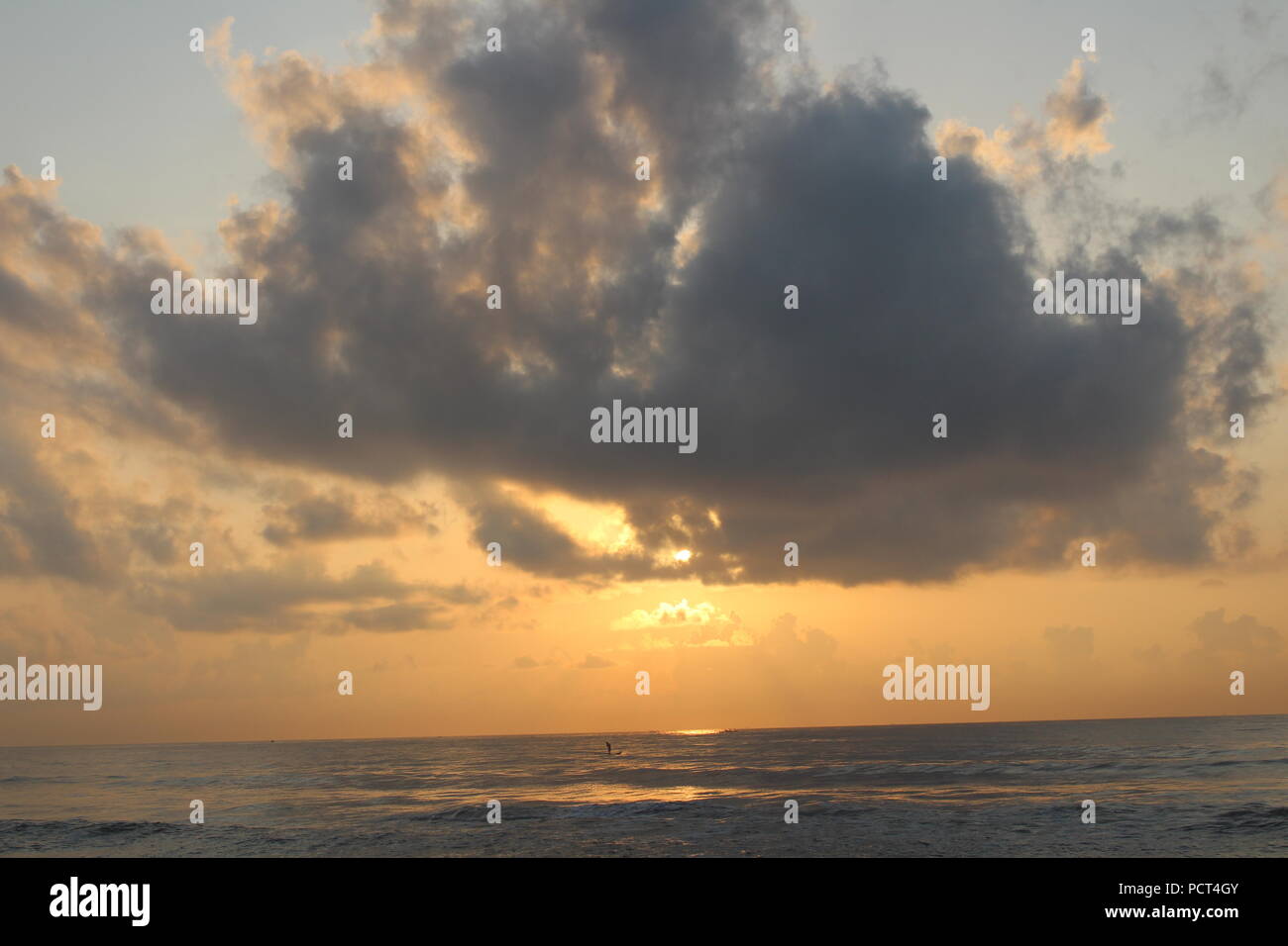 Sun Rise in Wolken Stockfoto